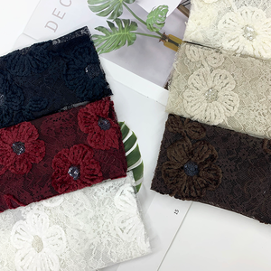 Tissu en dentelle chenille rouge avec broderie florale traditionnelle africaine et strass, en gros, en stock, pour robes de Quinceañera pour femmes - Product Image 3