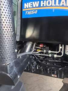 Tracteur agricole New Hollands d'occasion 4WD avec chargeur - Product Image 4