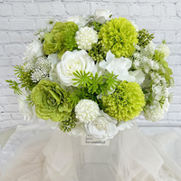Bouquet de fleurs artificielles classique blanc et vert citron, roses et dahlias mélangés, centre de table de mariage fait main