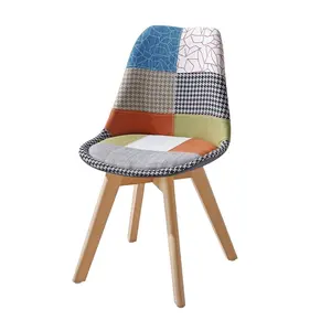 Chaise de salle à manger avec jambes en bois, tissu en patchwork, design pologne moderne, offre spéciale