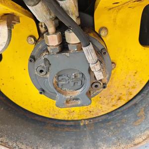 รถบดถนน Bw80ad-<span class=keywords><strong>5</strong></span>ไฮดรอลิกแบบมือสองลูกกลิ้งสั่นสะเทือนแบบดรอลิกขนาด1.<span class=keywords><strong>5</strong></span>ตัน90% ใหม่เอี่ยม - Product Image 3