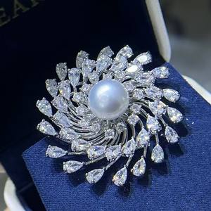 Broches fines de luxe haut de gamme en perles de mer naturelles de Zhuji, micro-perles de 10-11 mm, entièrement serties de diamants, pour accessoires de pull et de vêtements - Product Image 3