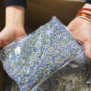 Piedras de Estrás Redondas Planas Termoadhesivas Personalizadas y Ecológicas para Zapatos, Prendas y Bolsos - 100 Gross (14,400 Piezas) - Product Image 6