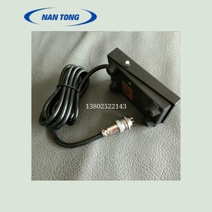 Interrupteur à pédale NanTong pour machines d'impression et d'emballage, 220V AC, boîtier métallique avec câble et prise - Product Image 1