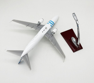 Proveedores de modelos de aviones personalizados 30cm resina Boeing <span class=keywords><strong>737</strong></span> escala 1/130 aviación egipcia modelo de aerolínea avión B737 modelo de avión - Product Image 3