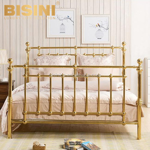 <span class=keywords><strong>Letto</strong></span> <span class=keywords><strong>Matrimoniale</strong></span> in Ottone Stile Nordico Semplice ed Elegante, Finitura <span class=keywords><strong>Oro</strong></span> Lucido, Arredamento per Camera da <span class=keywords><strong>Letto</strong></span> di Homestay - Product Image 2