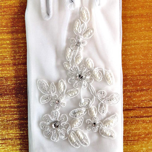 2024 femmes doux <span class=keywords><strong>mariage</strong></span> gants courts à la main perle pierres fleur perlée mariée bal fête mitaines doigts poignet longueur gants - Product Image 4