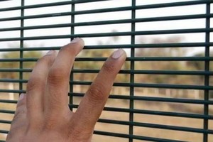 Защитные панели для ограждений Mafia ISO 9001: оцинкованная сварная сетка с мелкими ячейками, усиленная, стандартная, 358, антивандальная, для наружного применения - Product Image 3
