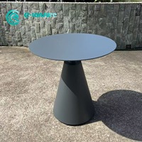 Ensemble de chaise de jardin et table basse ronde en aluminium léger et moderne pour patio de villa