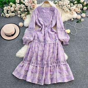 Vestido Feminino Estilo Corte Francês com Manga Lanterna Bordada, Design Vazado Floral com Decote em V e Saia Longa Elegante - Product Image 4