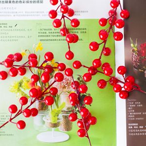 Bouquet de branches de pin artificielles Hua Liang 30cm-100cm Baies rouges Décoration de Noël - Product Image 3