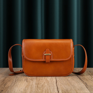 <span class=keywords><strong>2023</strong></span> nouvelle boucle magnétique en cuir véritable petit sac carré rétro littéraire polyvalent bandoulière première couche peau de vache doux femmes sac - Product Image 4