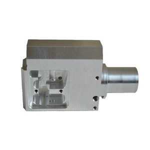 บล็อกอลูมิเนียมกลึง CNC ชิ้นส่วนโลหะความแม่นยำสูงสำหรับใช้ในอุตสาหกรรม - Product Image 3