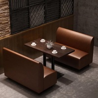 Chaises de restaurant en cuir vert sur mesure avec pieds en bois, ensemble de meubles pour bistrot et café, vente en gros
