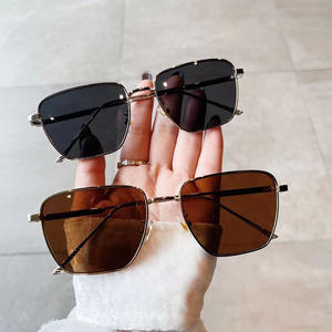 Lunettes de soleil Qianai en métal, monture carrée, UV400, pour femmes, à la mode, couleur or, verres PC, type 3 - Product Image 4