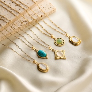 Collana con Ciondolo Ovale Turchese da Donna, Placcata Oro 18K, in Acciaio Inossidabile, con Cornice a Bussola, Gioiello da Clavicola, Regalo, Vendita all'Ingrosso - Product Image 1