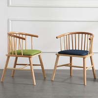 Ensemble de salle à manger au design moderne, meubles en fer, tables avec chaises à structure en bois