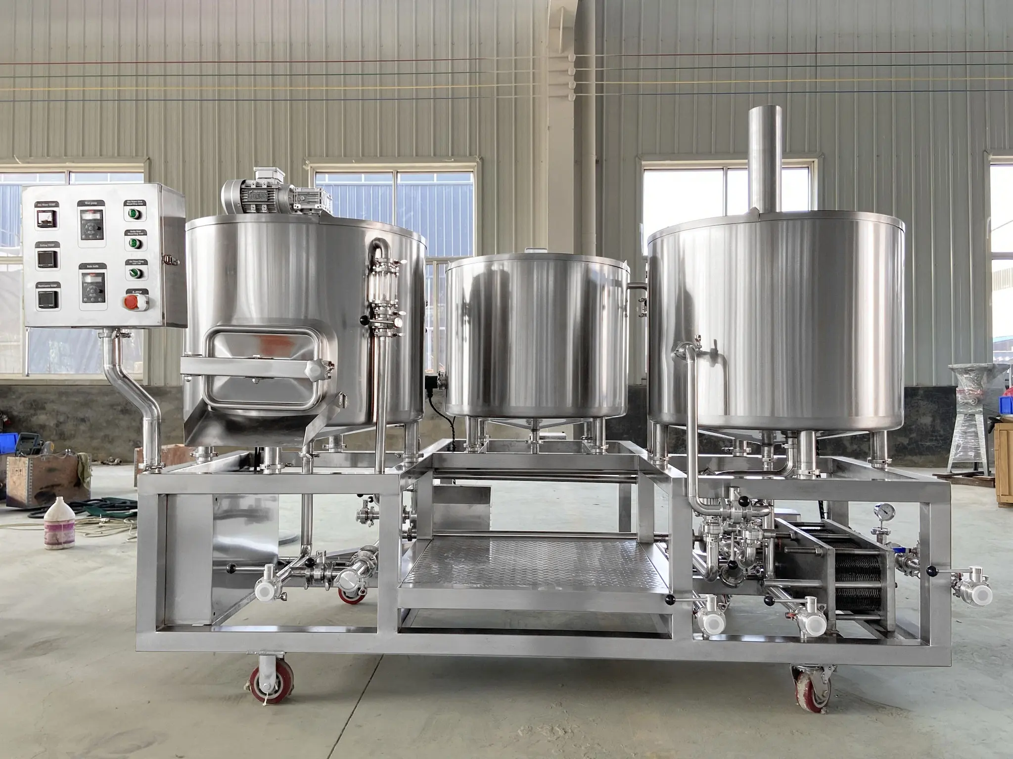 Machine de brassage de bière de haute qualité 200L 300L 400L 500L équipement de micro brasserie/fournisseur système de brassage pilote de bière Nano Brewery