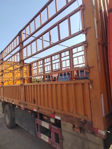 Opción de Camión con Jaula Económica Sinotruk HOWO TX5 2023 |   África |   20T 4x2 |   Camión de Carga Plateau-Mine de 270 CV, Vehículo Usado con Jaula - Product Image 5