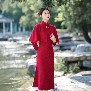 Capa tipo chal <span class=keywords><strong>de</strong></span> dos piezas para mujer, <span class=keywords><strong>Qipao</strong></span> largo <span class=keywords><strong>de</strong></span> hilo <span class=keywords><strong>de</strong></span> poliéster compuesto, para otoño e invierno, Cheongsam para damas, vestido <span class=keywords><strong>de</strong></span> <span class=keywords><strong>novia</strong></span> para brindis, color rojo - Product Image 3