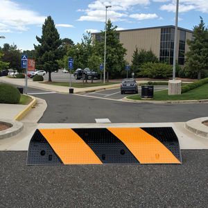 उच्च गुणवत्ता वाले आउटडोर वाटरप्रूफ स्पीड बम्प सड़क सुरक्षा के लिए उच्च गुणवत्ता वाले आउटडोर वाटरप्रूफ स्पीड बम्प - Product Image 1