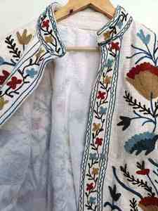 Veste courte d'hiver pour femme, broderie Suzani faite à la main, coupe ajustée, nouvelle exportation, tissu polaire avec rembourrage en coton - Product Image 6