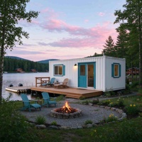 Maisonnette modulaire préfabriquée en conteneur maritime avec quai et terrasse en bois, maison en conteneur pour chalet de vacances en bord de lac