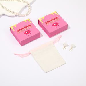 Boîte à bijoux magnétique en carton rose mignon avec logo personnalisé de luxe pour colliers et boucles d'oreilles, et pochette assortie - Product Image 3