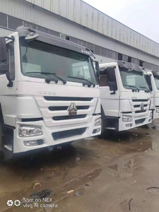 รถบรรทุกหนัก SINOTRUK HOWO 420 สีขาว รุ่น 6x4 สำหรับงานก่อสร้าง กำลัง 251-350 แรงม้า รับน้ำหนัก 11-20 ตัน - Product Image 5