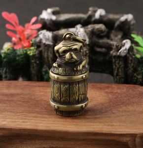 Venta al por mayor retro artesanía perro colgante bronce estatua Zodiaco cerdo <span class=keywords><strong>cerveza</strong></span> barril coche llavero - Product Image 3