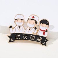 Broche créative et mignonne de dessin animé pour médecins, infirmières et personnel médical, avec attache de foulard et badge à effet goutte d'huile
