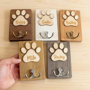 Soporte Personalizado para Correas de Mascotas, Gancho de Madera con Huella de Pata y Nombre Grabado, Organizador de Accesorios para Entrada, para Sombreros, Collares de Perro y Llaves - Product Image 5