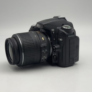 Cámara DSLR <span class=keywords><strong>D90</strong></span> Profesional de Alta Calidad y Bajo Costo, 720p HD con Lente Antivibración 18-55VR, 12MP, Casi Nueva - Product Image 1