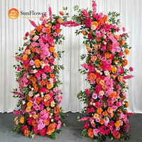 Arche florale rouge, rose et orange vibrante, arrangement de roses et de pivoines artificielles pour la décoration de mariage