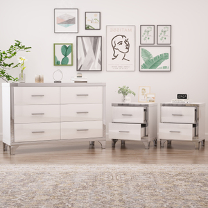 Elegante juego de 3 piezas: cómoda y dos mesitas de noche con tiradores metálicos, decoración de espejo y detalles en blanco discreto. - Product Image 1