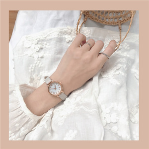 Montres pour femmes de petite taille, au style moderne et tendance, faciles à assortir, minimalistes, pour les écolières, avec des cadrans de petite taille. - Product Image 2