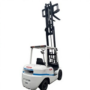 Chariot élévateur TCM 3 tonnes, 99% neuf, faible nombre d'heures de fonctionnement, chariot élévateur d'occasion, chariot élévateur TCM FD30 d'occasion avec pince, en stock - Product Image 1