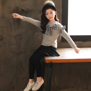 Ensemble de vêtements pour enfants : chemise rouge avec nœud, jupe de sport et pantalon pour filles, collection automne-hiver, achat en ligne en Inde - Product Image 3