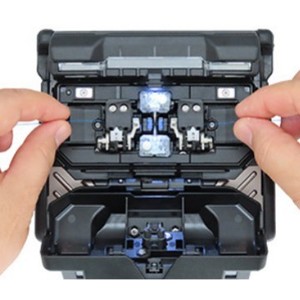 Soudeuse par fusion de fibres optiques Fujikura 33S, précision 0,05 dB, pour usage en télécommunications - Product Image 2