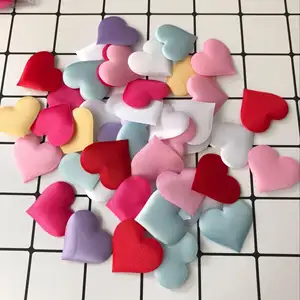 Pétalos artificiales con forma de corazón para decoración de boda