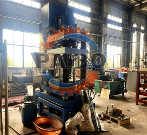 Machine de briquetage hydraulique à quatre colonnes pour copeaux métalliques, fonctionnement sans interruption, machine de fabrication de briquettes de copeaux métalliques - Product Image 3