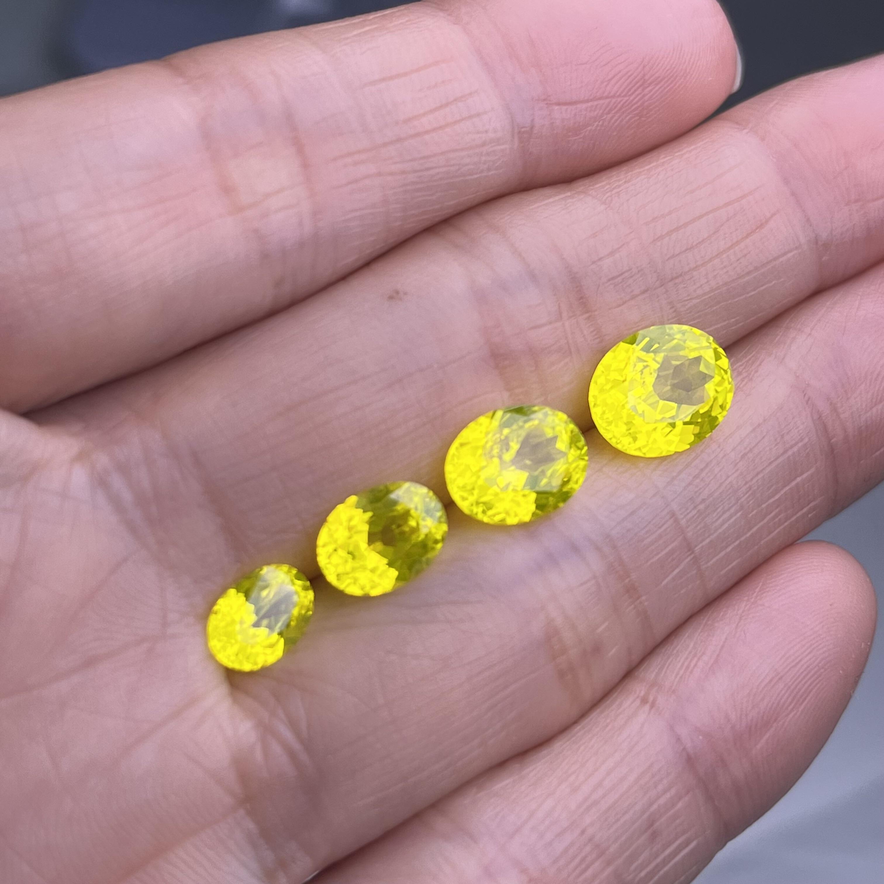 สีเหลือง