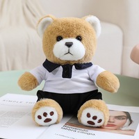 Peluche ours en peluche mignon portant un polo