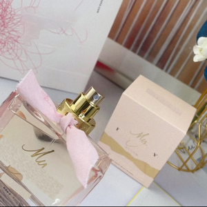 Vente en gros d'usine, parfum floral boisé intense <span class=keywords><strong>de</strong></span> haute qualité, 90 ml, <span class=keywords><strong>eau</strong></span> <span class=keywords><strong>de</strong></span> <span class=keywords><strong>toilette</strong></span> en vaporisateur pour hommes et femmes, moderne - Product Image 4