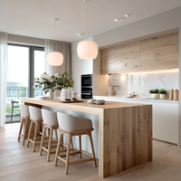 Meubles de cuisine modernes sur mesure avec portes en placage de bois, îlot central et rangement intégré pour appareils électroménagers, idéaux pour appartements