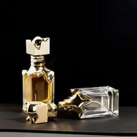 Vente en gros de flacons de parfum vides en verre de style arabe de luxe de 100 ml, type vaporisateur, couleur et emballage personnalisés pour le marché du Moyen-Orient