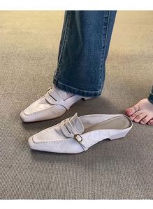 Elegantes Mules Retro de Piel de Oveja Genuina con Punta Cerrada para Mujer, Sandalias Cómodas de Tacón Bajo para Exteriores - Product Image 6