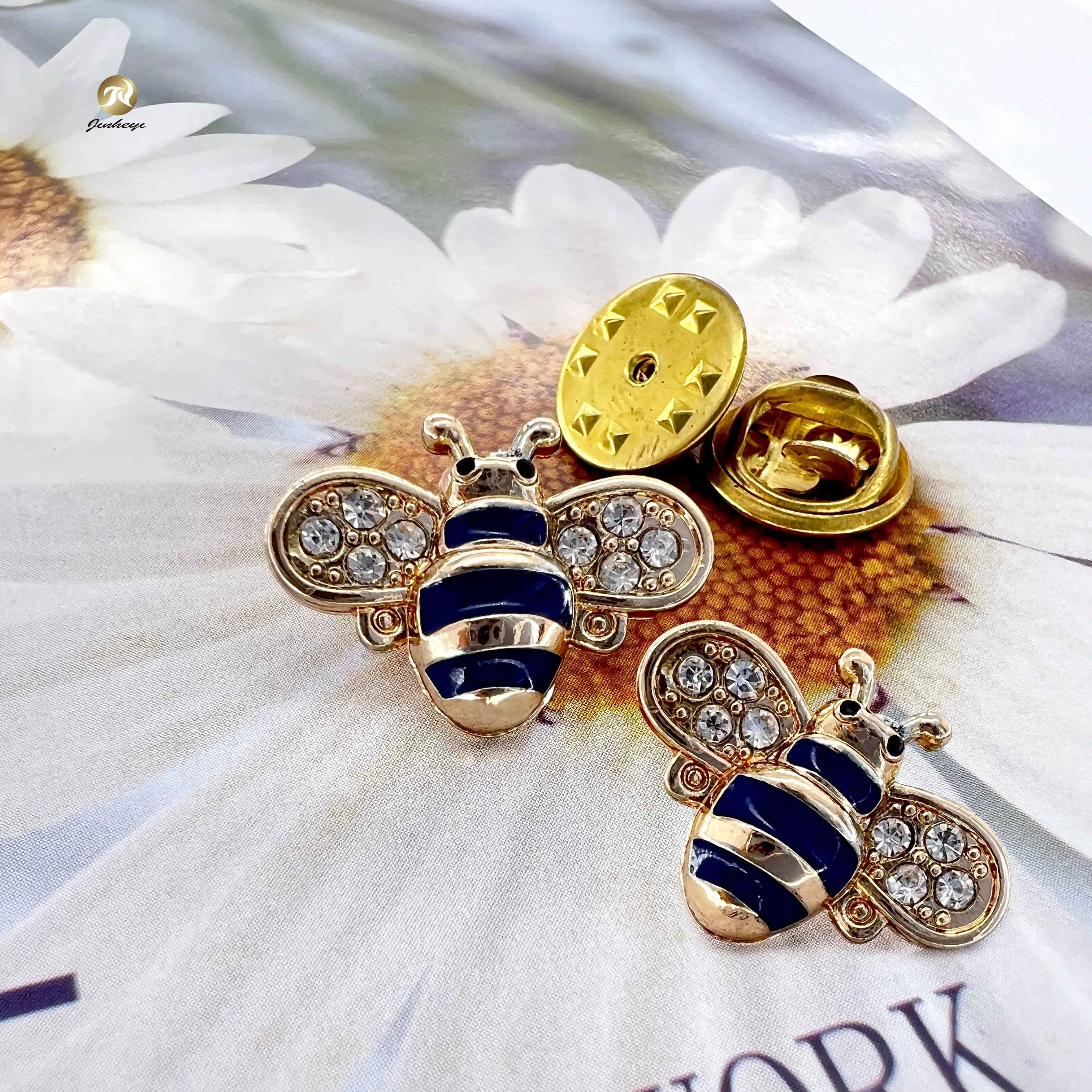 Wholesale Custom Brooch Fashion Jewelry Bee Brooch DIY Men And Women Accessories Enamel Bee Pin
