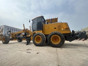 รถเกรดเดอร์ GR1803 ขนาด 16 ตัน – เครื่องยนต์ดีเซล Shangchai SC8D190 ได้รับการรับรองมาตรฐาน CE/EPA สำหรับงานปรับพื้นผิวทางหลวง - Product Image 1