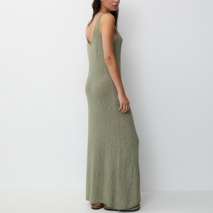 ชุดเดรสลำลองผู้หญิงแบบสั่งตัดจากโรงงาน แขนกุด คอวี ดีไซน์หรูหรา ผ้าถักลายเรียบ เอวธรรมชาติ ทรงตรง เหมาะสำหรับฤดูร้อน - Product Image 2